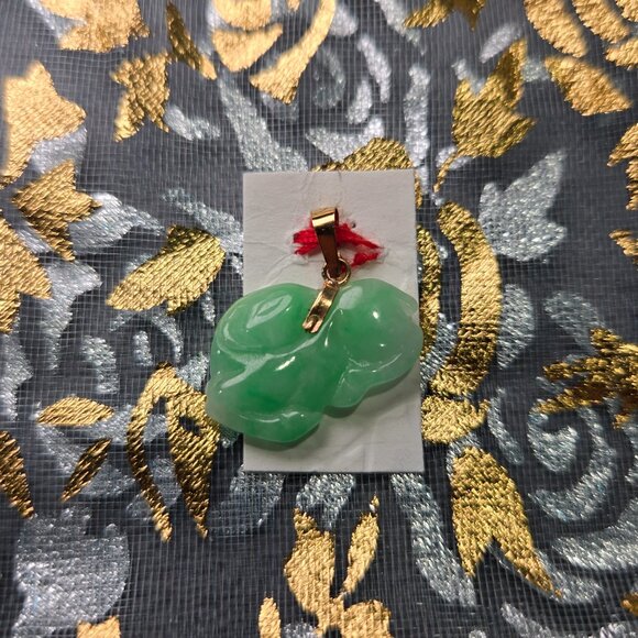 Exquisite Jade Rabbit Pendant with 18K Gold – Perfect for Any Occasion - Picture 1 of 7